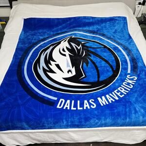 Dallas Mavericks Super Plush Sherpa Throw Blanket, 60"x70"